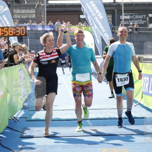 10.08.2025 - GEWOBA Citytriathlon Bremen H.Heesch http://msf.ph/oto/8553430 10.08.2025 13:58:33 Ziel 665, 1013, 1030 meine-sportfotos.de