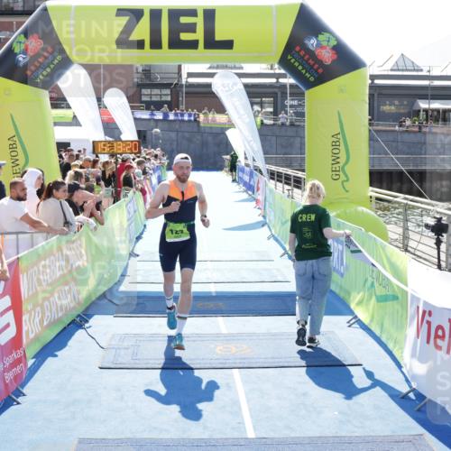 10.08.2025 - GEWOBA Citytriathlon Bremen H.Heesch http://msf.ph/oto/8553435 10.08.2025 15:13:24 Ziel 127 meine-sportfotos.de