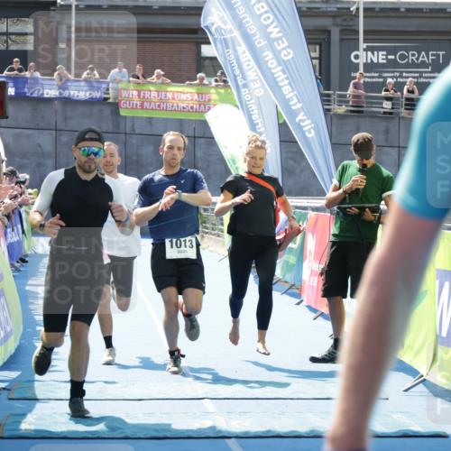 10.08.2025 - GEWOBA Citytriathlon Bremen H.Heesch http://msf.ph/oto/8553436 10.08.2025 13:58:37 Ziel 665, 1013, 1030 meine-sportfotos.de