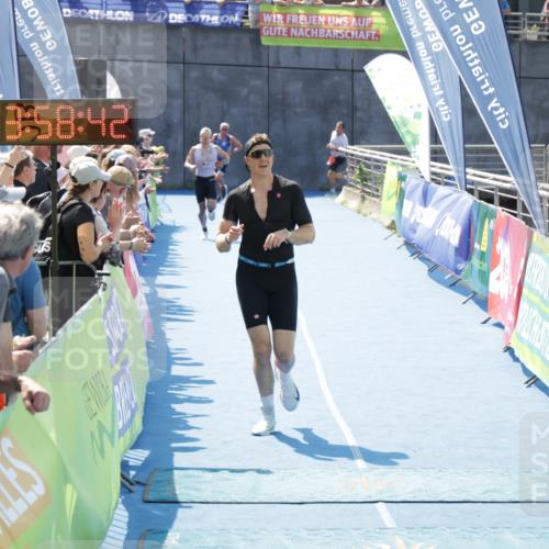 10.08.2025 - GEWOBA Citytriathlon Bremen H.Heesch http://msf.ph/oto/8553444 10.08.2025 13:58:46 Ziel 703, 1013 meine-sportfotos.de