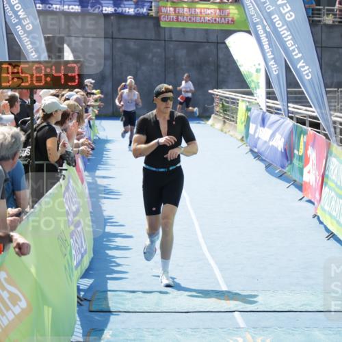 10.08.2025 - GEWOBA Citytriathlon Bremen H.Heesch http://msf.ph/oto/8553447 10.08.2025 13:58:46 Ziel 703, 1013 meine-sportfotos.de