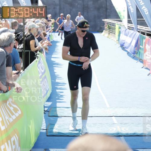 10.08.2025 - GEWOBA Citytriathlon Bremen H.Heesch http://msf.ph/oto/8553458 10.08.2025 13:58:48 Ziel 703, 713 meine-sportfotos.de