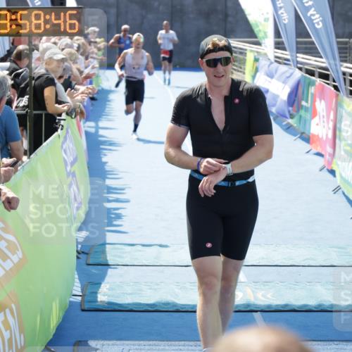 10.08.2025 - GEWOBA Citytriathlon Bremen H.Heesch http://msf.ph/oto/8553461 10.08.2025 13:58:49 Ziel 703, 713 meine-sportfotos.de