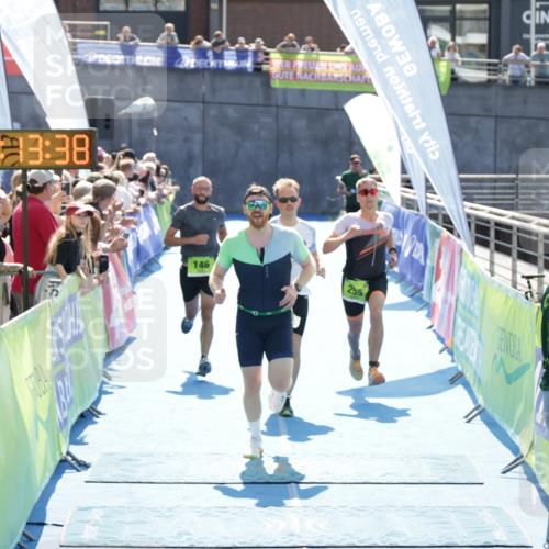 10.08.2025 - GEWOBA Citytriathlon Bremen H.Heesch http://msf.ph/oto/8553467 10.08.2025 15:13:42 Ziel 62, 92, 116, 146, 255 meine-sportfotos.de