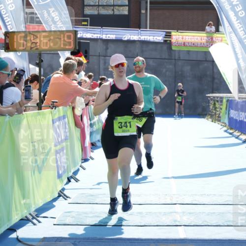 10.08.2025 - GEWOBA Citytriathlon Bremen H.Heesch http://msf.ph/oto/8553476 10.08.2025 15:46:23 Ziel 206, 341 meine-sportfotos.de