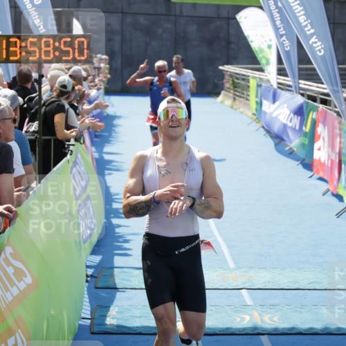 10.08.2025 - GEWOBA Citytriathlon Bremen H.Heesch http://msf.ph/oto/8553482 10.08.2025 13:58:54 Ziel 703, 713, 851 meine-sportfotos.de