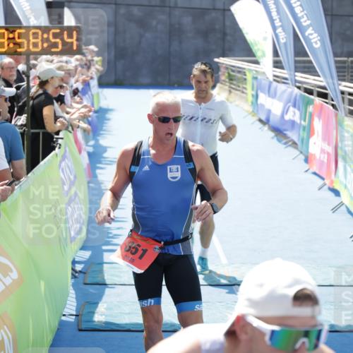 10.08.2025 - GEWOBA Citytriathlon Bremen H.Heesch http://msf.ph/oto/8553492 10.08.2025 13:58:58 Ziel 713, 851, 879 meine-sportfotos.de