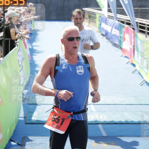 10.08.2025 - GEWOBA Citytriathlon Bremen H.Heesch http://msf.ph/oto/8553501 10.08.2025 13:58:59 Ziel 713, 851, 879 meine-sportfotos.de