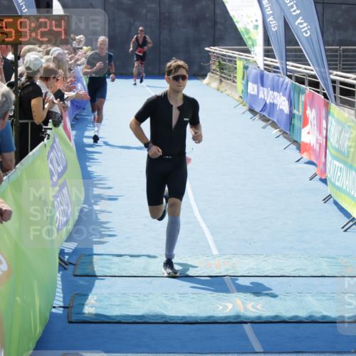 10.08.2025 - GEWOBA Citytriathlon Bremen H.Heesch http://msf.ph/oto/8553504 10.08.2025 13:59:27 Ziel 650, 855 meine-sportfotos.de