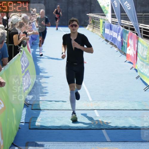 10.08.2025 - GEWOBA Citytriathlon Bremen H.Heesch http://msf.ph/oto/8553509 10.08.2025 13:59:28 Ziel 650, 855 meine-sportfotos.de