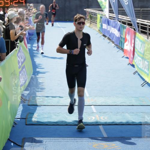10.08.2025 - GEWOBA Citytriathlon Bremen H.Heesch http://msf.ph/oto/8553512 10.08.2025 13:59:28 Ziel 650, 855 meine-sportfotos.de