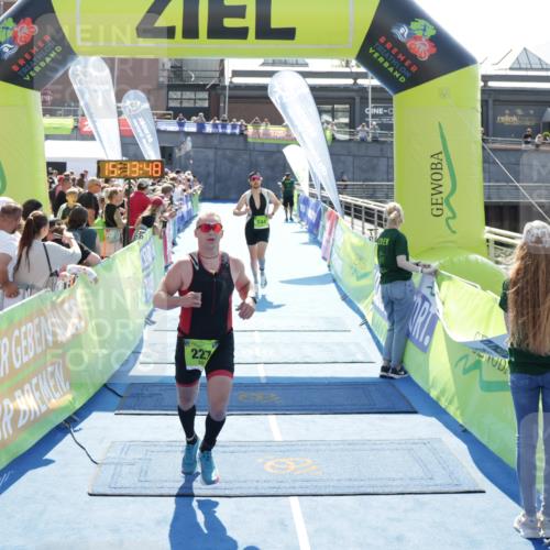 10.08.2025 - GEWOBA Citytriathlon Bremen H.Heesch http://msf.ph/oto/8553514 10.08.2025 15:13:52 Ziel 144, 227 meine-sportfotos.de