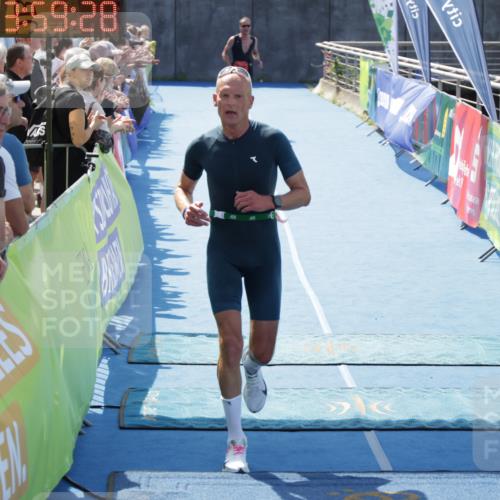 10.08.2025 - GEWOBA Citytriathlon Bremen H.Heesch http://msf.ph/oto/8553517 10.08.2025 13:59:31 Ziel 650, 855 meine-sportfotos.de