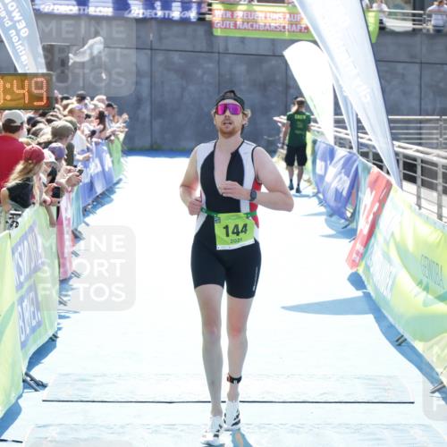 10.08.2025 - GEWOBA Citytriathlon Bremen H.Heesch http://msf.ph/oto/8553518 10.08.2025 15:13:53 Ziel 144, 227 meine-sportfotos.de