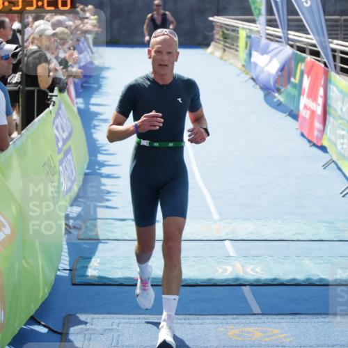 10.08.2025 - GEWOBA Citytriathlon Bremen H.Heesch http://msf.ph/oto/8553521 10.08.2025 13:59:32 Ziel 650, 828, 855 meine-sportfotos.de