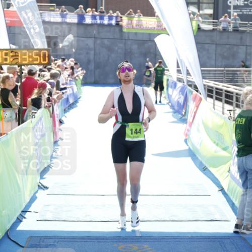 10.08.2025 - GEWOBA Citytriathlon Bremen H.Heesch http://msf.ph/oto/8553522 10.08.2025 15:13:54 Ziel 144, 227 meine-sportfotos.de