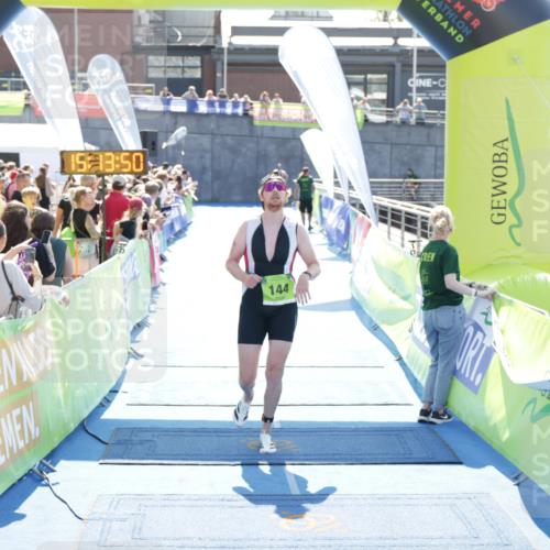 10.08.2025 - GEWOBA Citytriathlon Bremen H.Heesch http://msf.ph/oto/8553526 10.08.2025 15:13:54 Ziel 144, 227 meine-sportfotos.de