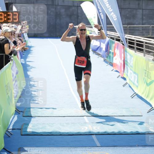 10.08.2025 - GEWOBA Citytriathlon Bremen H.Heesch http://msf.ph/oto/8553532 10.08.2025 13:59:37 Ziel 650, 828, 855 meine-sportfotos.de