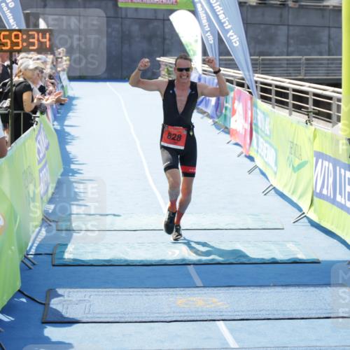 10.08.2025 - GEWOBA Citytriathlon Bremen H.Heesch http://msf.ph/oto/8553535 10.08.2025 13:59:37 Ziel 650, 828, 855 meine-sportfotos.de
