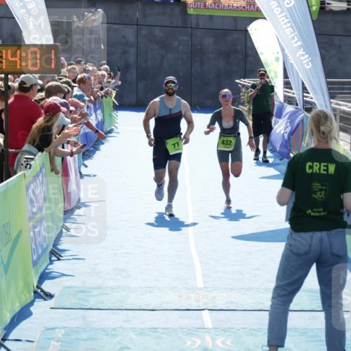 10.08.2025 - GEWOBA Citytriathlon Bremen H.Heesch http://msf.ph/oto/8553540 10.08.2025 15:14:05 Ziel 77, 432 meine-sportfotos.de