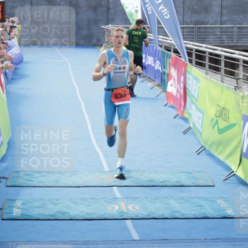 10.08.2025 - GEWOBA Citytriathlon Bremen H.Heesch http://msf.ph/oto/8553546 10.08.2025 14:00:06 Ziel 633 meine-sportfotos.de