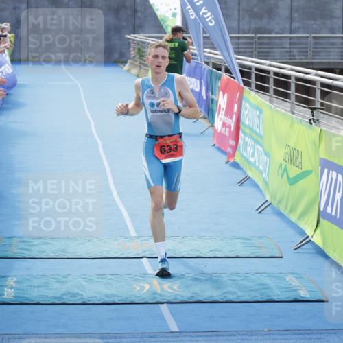 10.08.2025 - GEWOBA Citytriathlon Bremen H.Heesch http://msf.ph/oto/8553548 10.08.2025 14:00:07 Ziel 633 meine-sportfotos.de