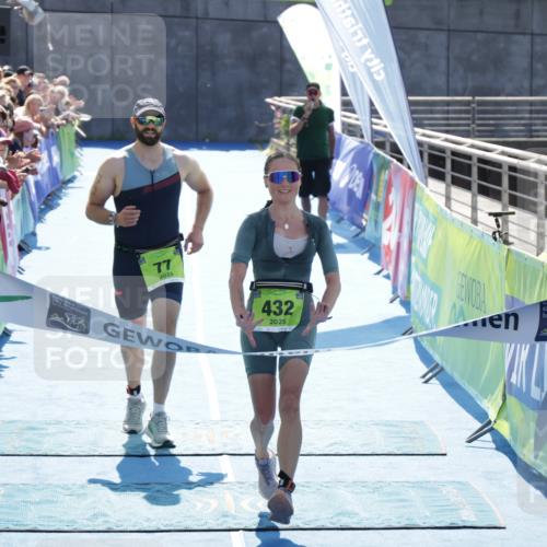 10.08.2025 - GEWOBA Citytriathlon Bremen H.Heesch http://msf.ph/oto/8553549 10.08.2025 15:14:07 Ziel 77, 432 meine-sportfotos.de