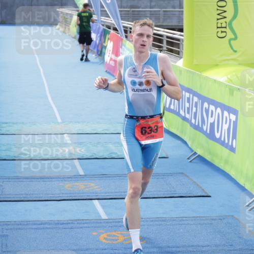 10.08.2025 - GEWOBA Citytriathlon Bremen H.Heesch http://msf.ph/oto/8553560 10.08.2025 14:00:08 Ziel 633 meine-sportfotos.de