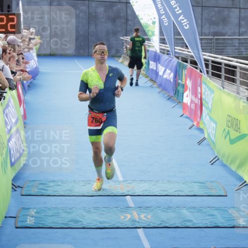 10.08.2025 - GEWOBA Citytriathlon Bremen H.Heesch http://msf.ph/oto/8553563 10.08.2025 14:00:26 Ziel 760 meine-sportfotos.de