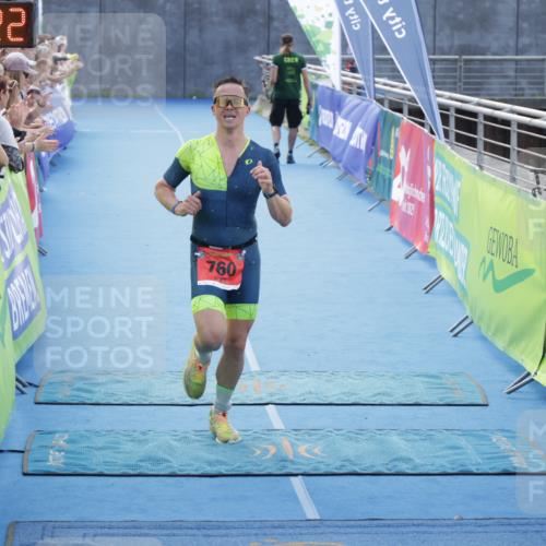 10.08.2025 - GEWOBA Citytriathlon Bremen H.Heesch http://msf.ph/oto/8553566 10.08.2025 14:00:26 Ziel 760 meine-sportfotos.de