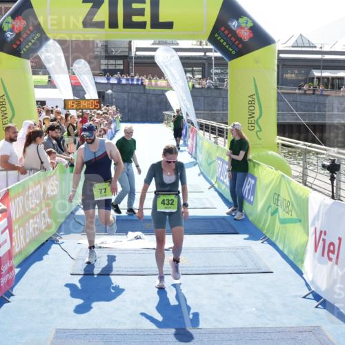 10.08.2025 - GEWOBA Citytriathlon Bremen H.Heesch http://msf.ph/oto/8553571 10.08.2025 15:14:09 Ziel 77, 432 meine-sportfotos.de