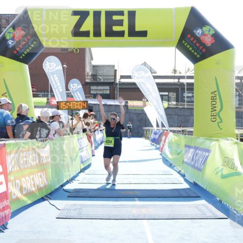 10.08.2025 - GEWOBA Citytriathlon Bremen H.Heesch http://msf.ph/oto/8553572 10.08.2025 15:47:08 Ziel 434, 437 meine-sportfotos.de