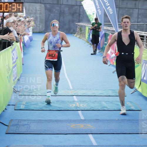 10.08.2025 - GEWOBA Citytriathlon Bremen H.Heesch http://msf.ph/oto/8553584 10.08.2025 14:00:38 Ziel 641, 943 meine-sportfotos.de