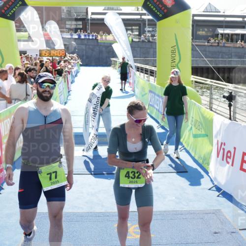 10.08.2025 - GEWOBA Citytriathlon Bremen H.Heesch http://msf.ph/oto/8553592 10.08.2025 15:14:12 Ziel 77, 432 meine-sportfotos.de
