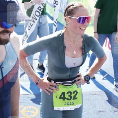 10.08.2025 - GEWOBA Citytriathlon Bremen H.Heesch http://msf.ph/oto/8553614 10.08.2025 15:14:14 Ziel 77, 432 meine-sportfotos.de