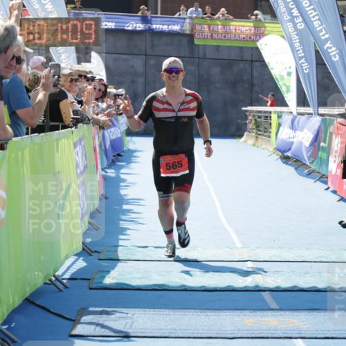 10.08.2025 - GEWOBA Citytriathlon Bremen H.Heesch http://msf.ph/oto/8553621 10.08.2025 14:01:13 Ziel 565, 1026 meine-sportfotos.de