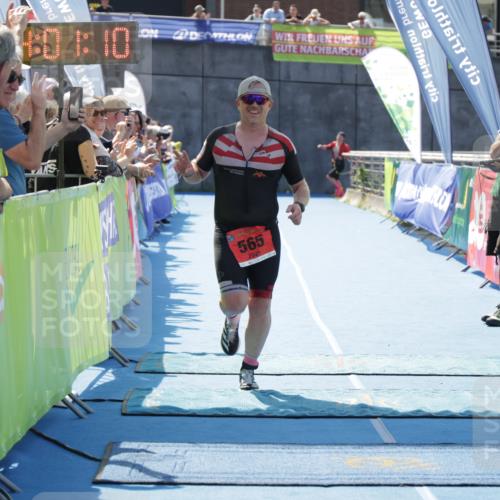 10.08.2025 - GEWOBA Citytriathlon Bremen H.Heesch http://msf.ph/oto/8553623 10.08.2025 14:01:13 Ziel 565, 1026 meine-sportfotos.de