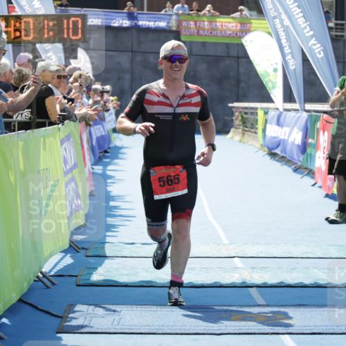 10.08.2025 - GEWOBA Citytriathlon Bremen H.Heesch http://msf.ph/oto/8553631 10.08.2025 14:01:14 Ziel 565, 1026 meine-sportfotos.de