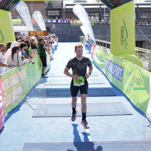 10.08.2025 - GEWOBA Citytriathlon Bremen H.Heesch http://msf.ph/oto/8553637 10.08.2025 15:14:35 Ziel 170 meine-sportfotos.de