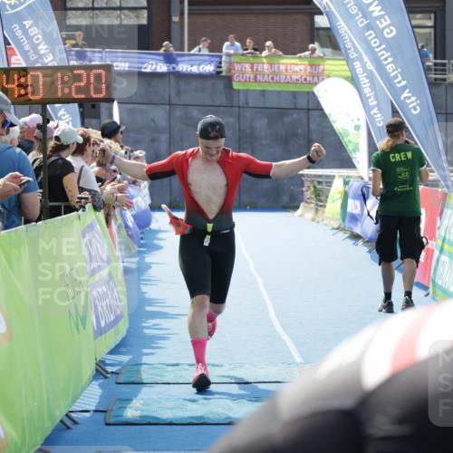 10.08.2025 - GEWOBA Citytriathlon Bremen H.Heesch http://msf.ph/oto/8553639 10.08.2025 14:01:24 Ziel 574 meine-sportfotos.de