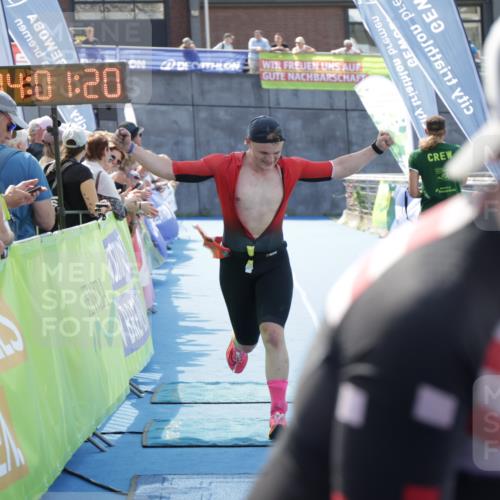 10.08.2025 - GEWOBA Citytriathlon Bremen H.Heesch http://msf.ph/oto/8553642 10.08.2025 14:01:24 Ziel 574 meine-sportfotos.de