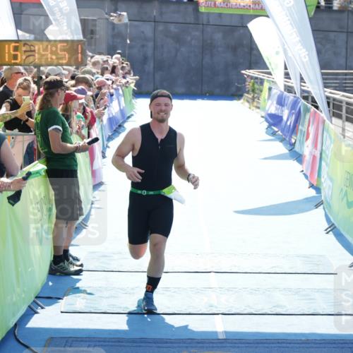 10.08.2025 - GEWOBA Citytriathlon Bremen H.Heesch http://msf.ph/oto/8553647 10.08.2025 15:14:55 Ziel 48 meine-sportfotos.de