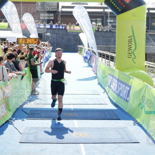 10.08.2025 - GEWOBA Citytriathlon Bremen H.Heesch http://msf.ph/oto/8553654 10.08.2025 15:14:56 Ziel 48 meine-sportfotos.de