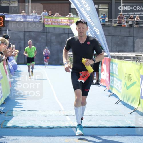 10.08.2025 - GEWOBA Citytriathlon Bremen H.Heesch http://msf.ph/oto/8553658 10.08.2025 14:01:43 Ziel 846, 889 meine-sportfotos.de