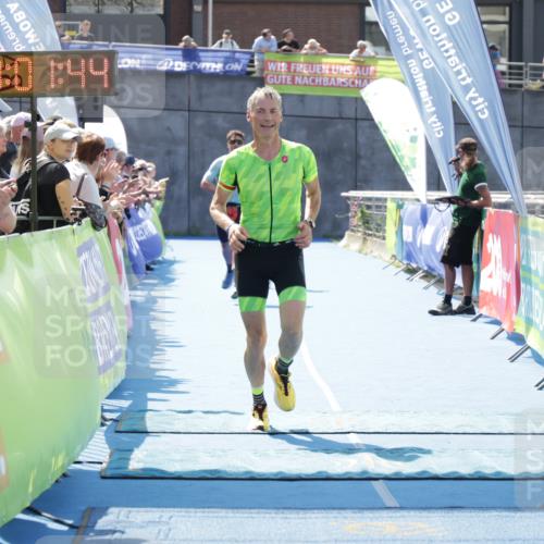 10.08.2025 - GEWOBA Citytriathlon Bremen H.Heesch http://msf.ph/oto/8553671 10.08.2025 14:01:48 Ziel 680, 846, 889, 951 meine-sportfotos.de