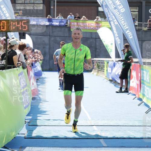 10.08.2025 - GEWOBA Citytriathlon Bremen H.Heesch http://msf.ph/oto/8553674 10.08.2025 14:01:48 Ziel 680, 846, 889, 951 meine-sportfotos.de