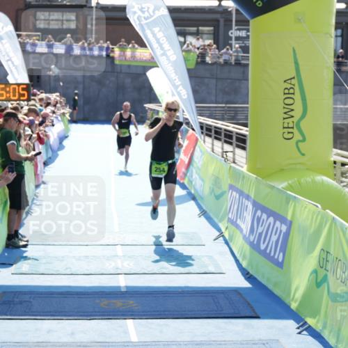 10.08.2025 - GEWOBA Citytriathlon Bremen H.Heesch http://msf.ph/oto/8553675 10.08.2025 15:15:08 Ziel 186, 254 meine-sportfotos.de