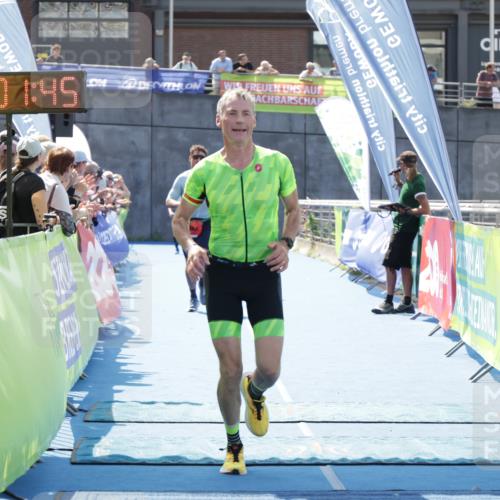 10.08.2025 - GEWOBA Citytriathlon Bremen H.Heesch http://msf.ph/oto/8553676 10.08.2025 14:01:49 Ziel 680, 846, 889, 951 meine-sportfotos.de