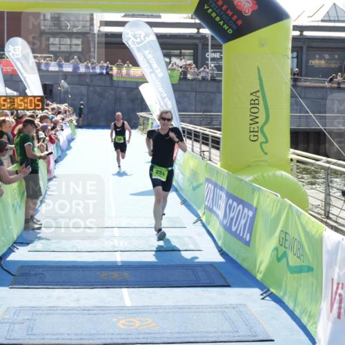 10.08.2025 - GEWOBA Citytriathlon Bremen H.Heesch http://msf.ph/oto/8553678 10.08.2025 15:15:09 Ziel 186, 254 meine-sportfotos.de