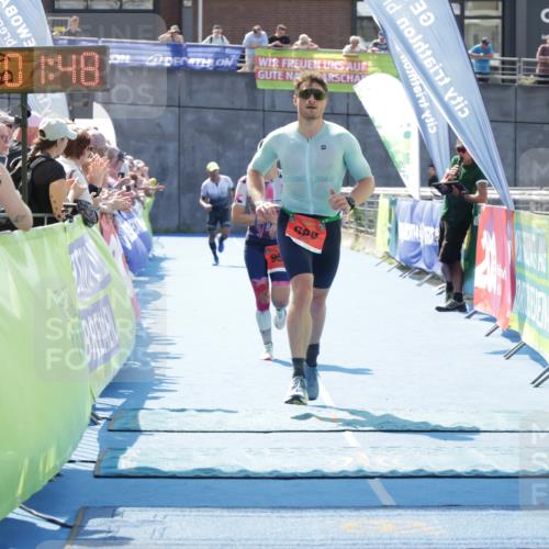 10.08.2025 - GEWOBA Citytriathlon Bremen H.Heesch http://msf.ph/oto/8553685 10.08.2025 14:01:51 Ziel 680, 846, 889, 951 meine-sportfotos.de
